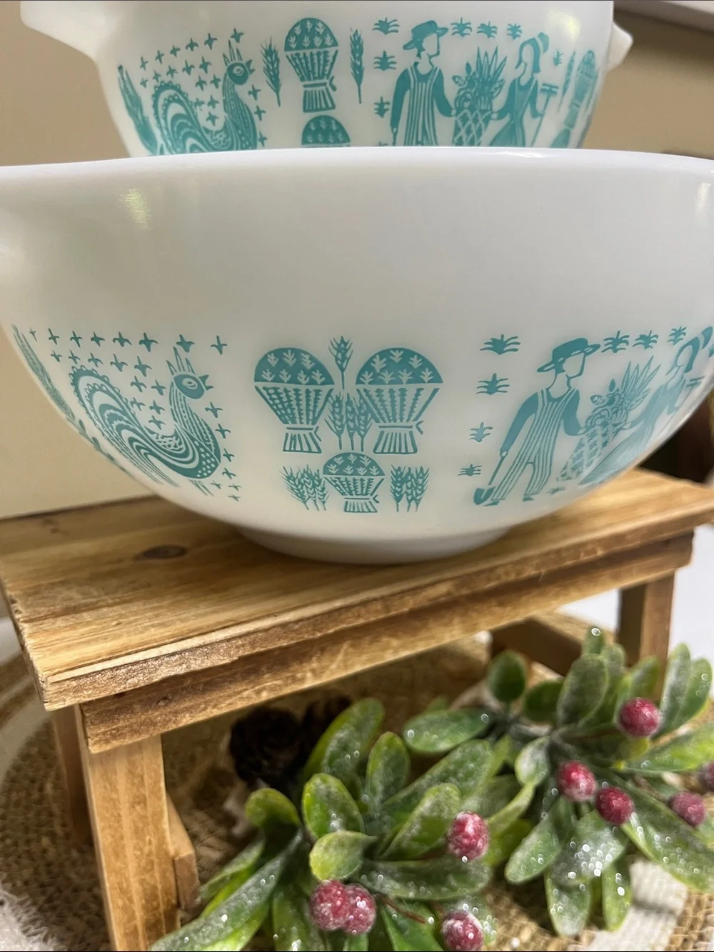 VTG Pyrex Amish Butterprint Cinderella mixing Bowls set of (2) good condition